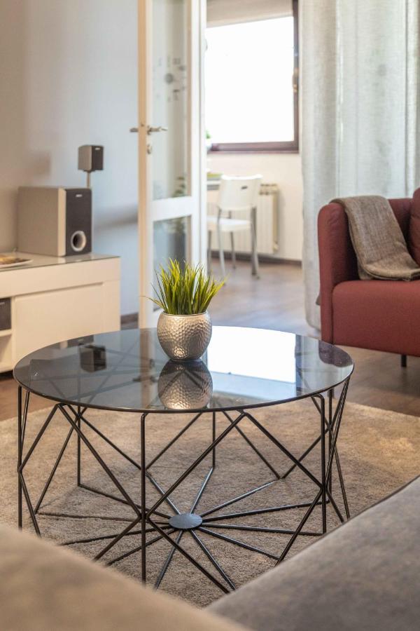 Modern Apartment Near Faculty Of El Engineering Zagreb Buitenkant foto